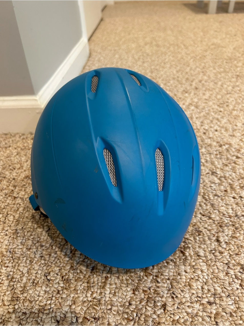 Bevel small ski helmet